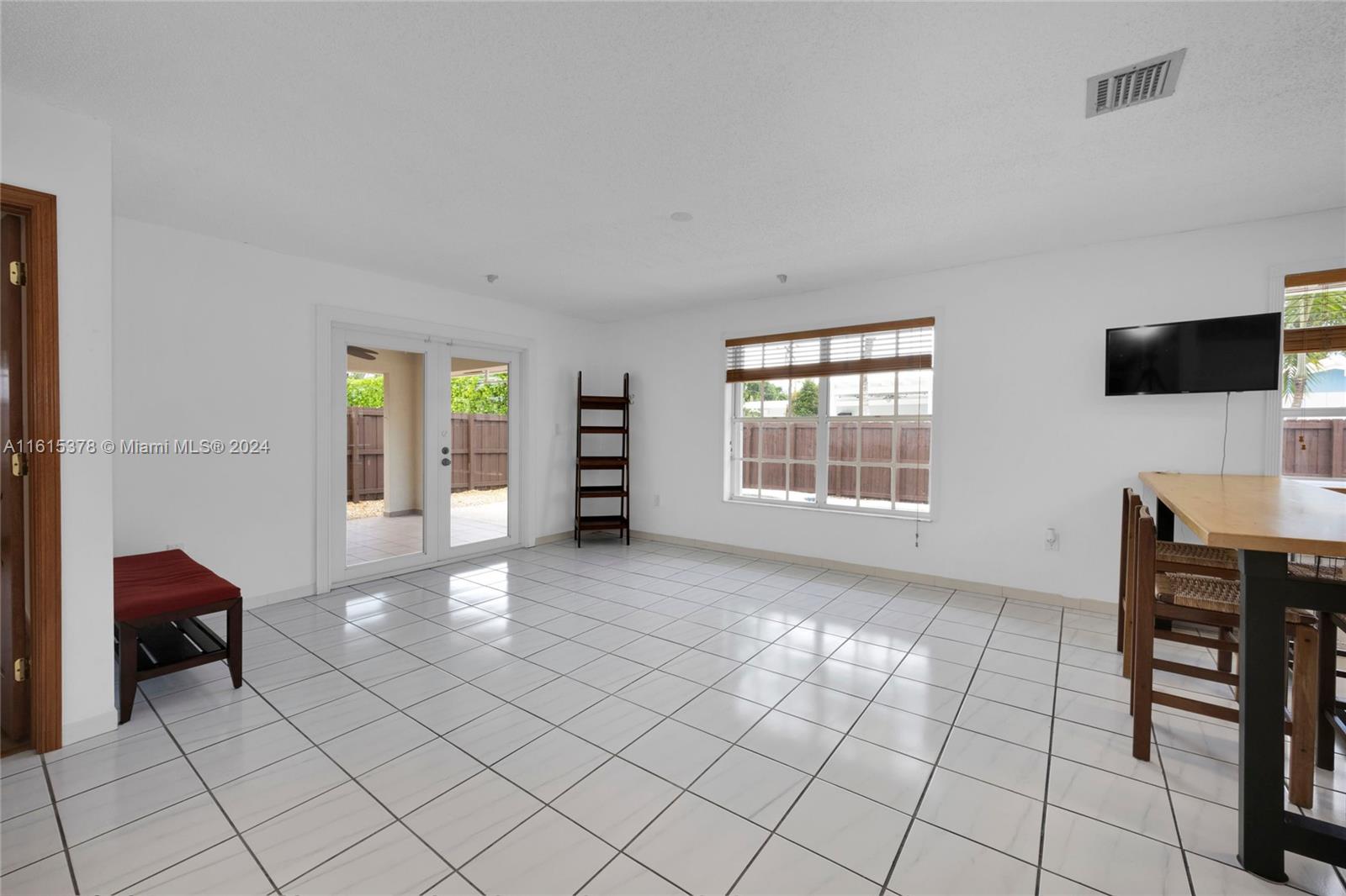 8121 SW 89th Ave