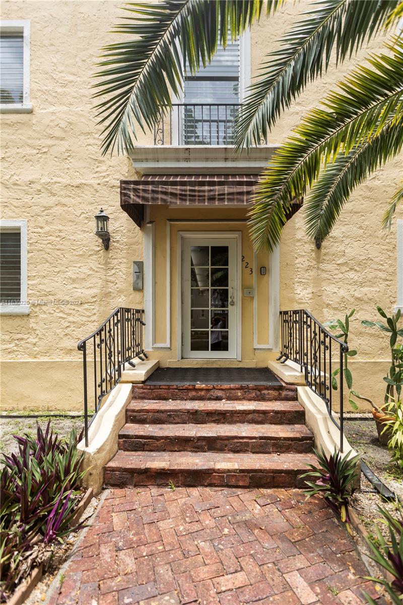 223 Calabria Ave # 9