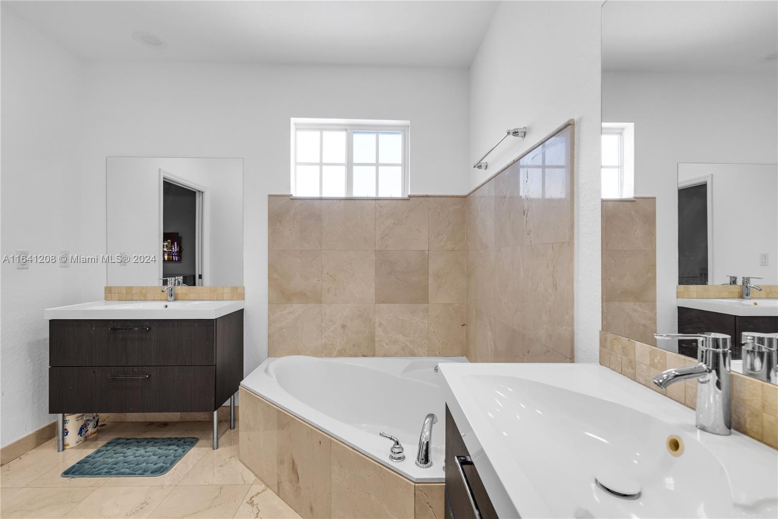 11250 NW 43rd Ter