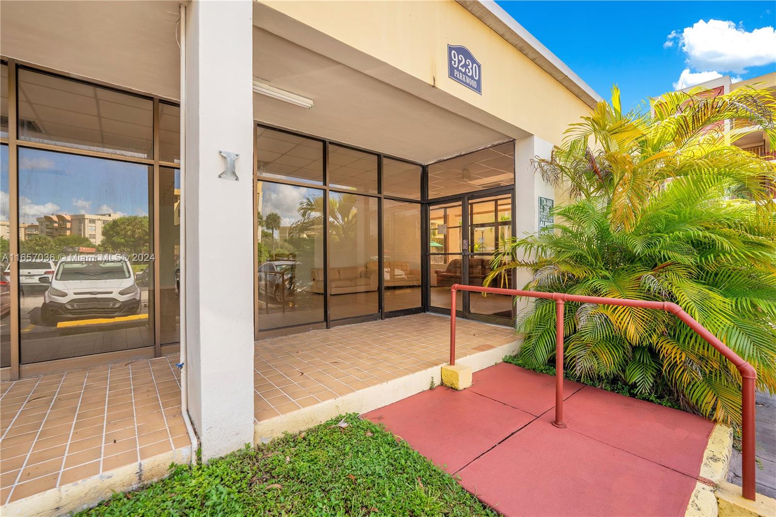 9260 Fontainebleau Blvd # 102