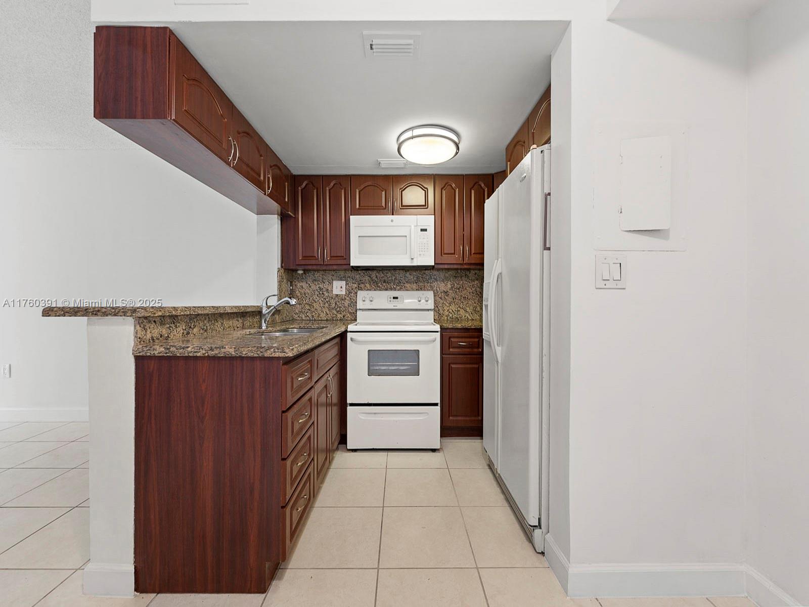 8585 NW 6th Ln # 208 Unit: 9-208