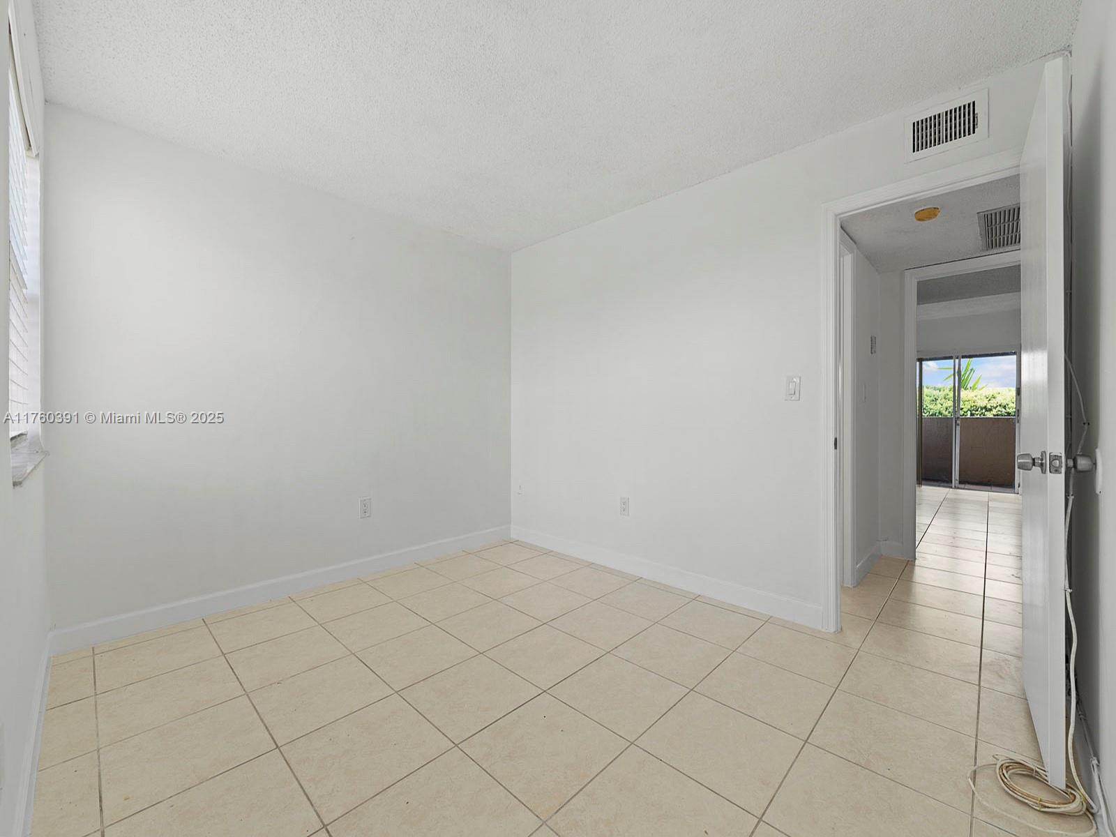8585 NW 6th Ln # 208 Unit: 9-208