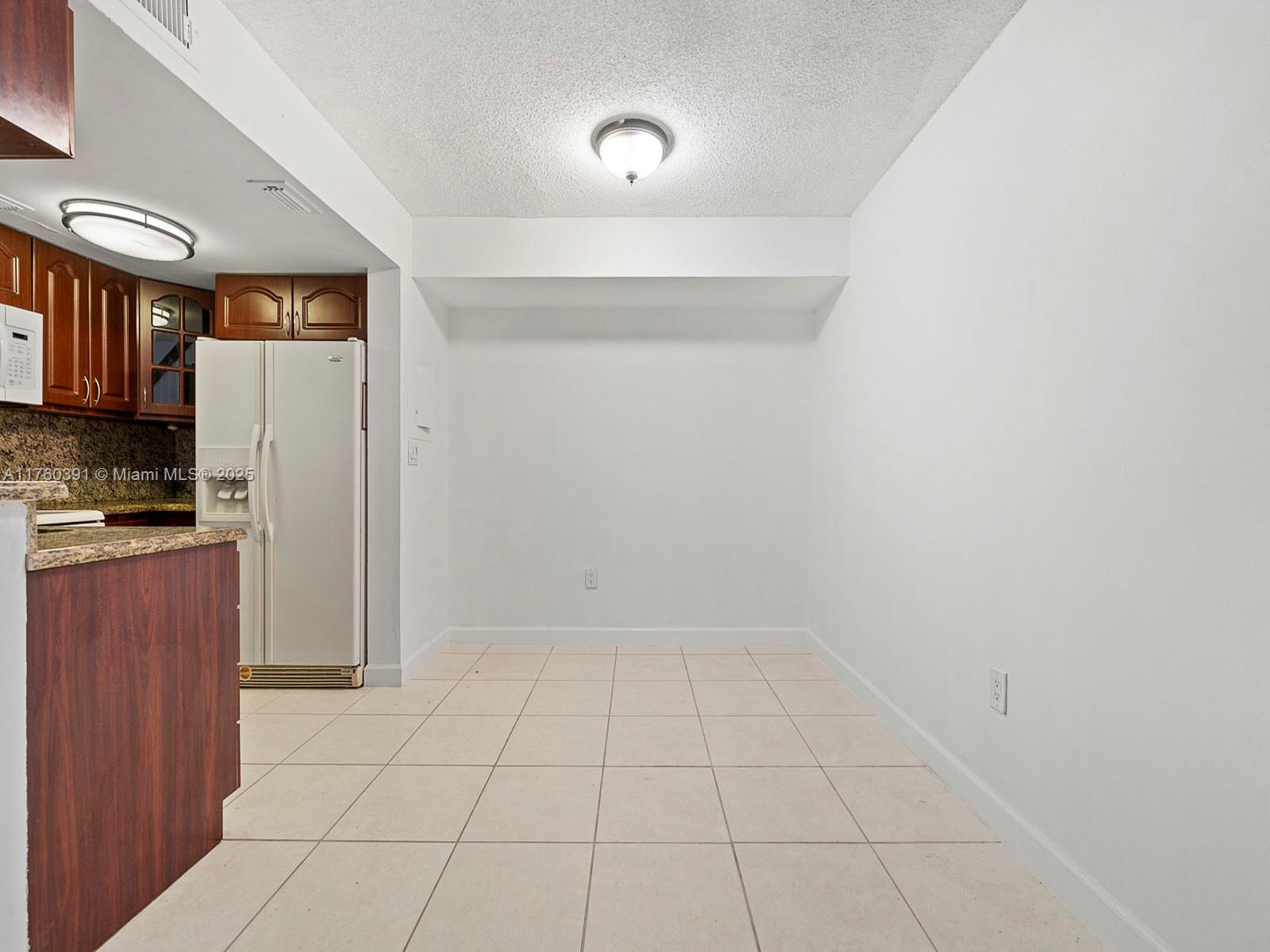 8585 NW 6th Ln # 208 Unit: 9-208