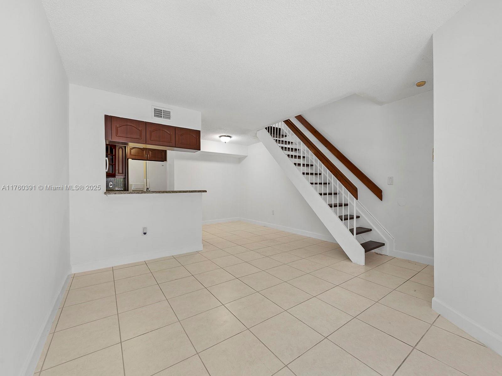 8585 NW 6th Ln # 208 Unit: 9-208