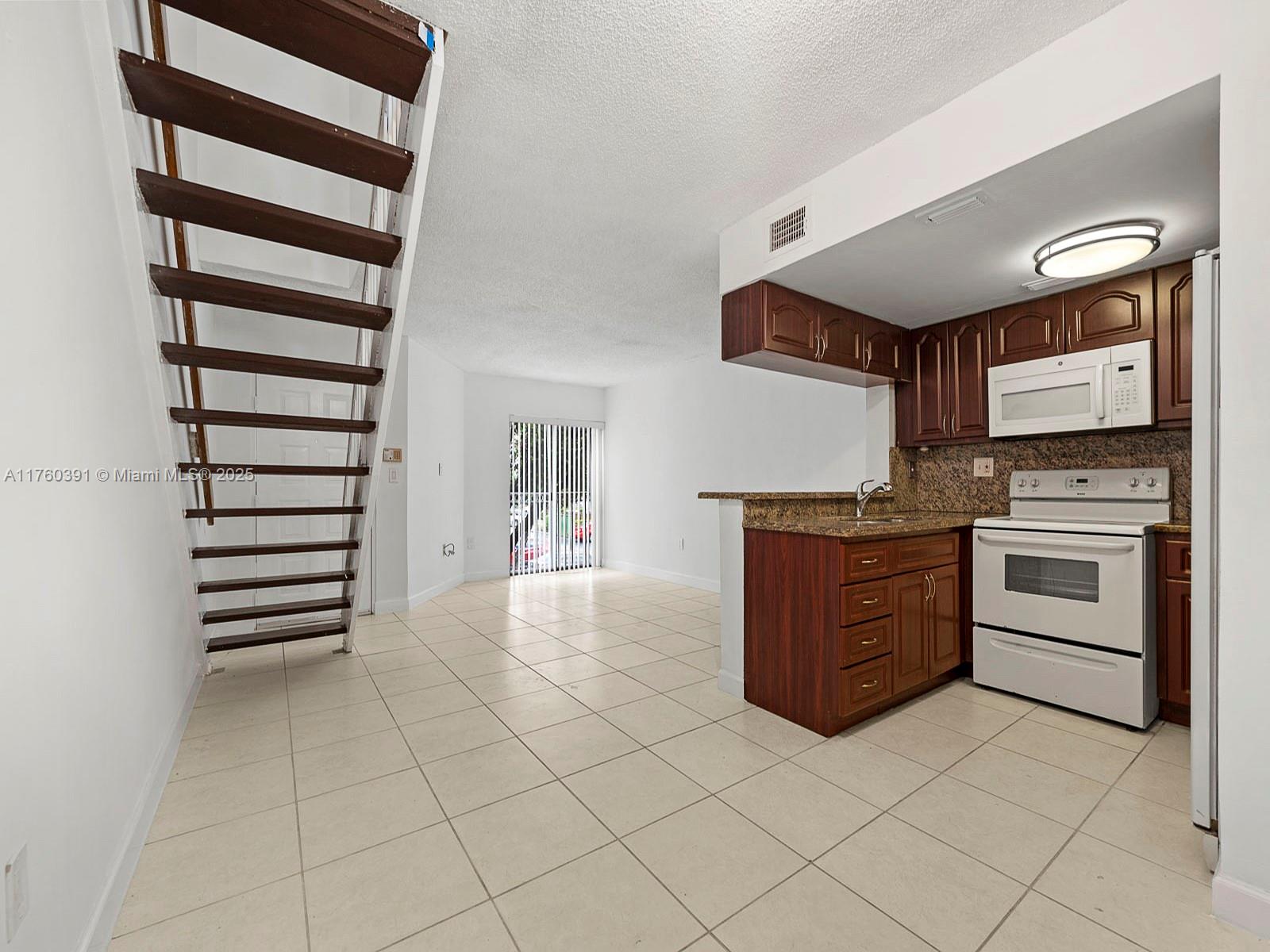 8585 NW 6th Ln # 208 Unit: 9-208