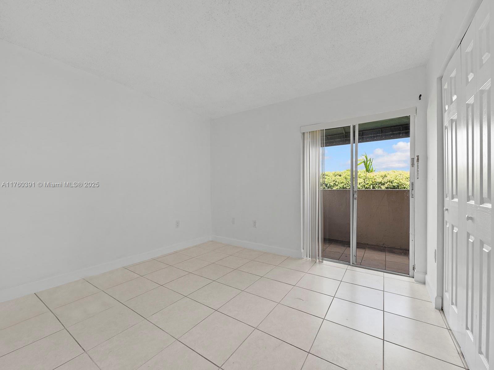 8585 NW 6th Ln # 208 Unit: 9-208