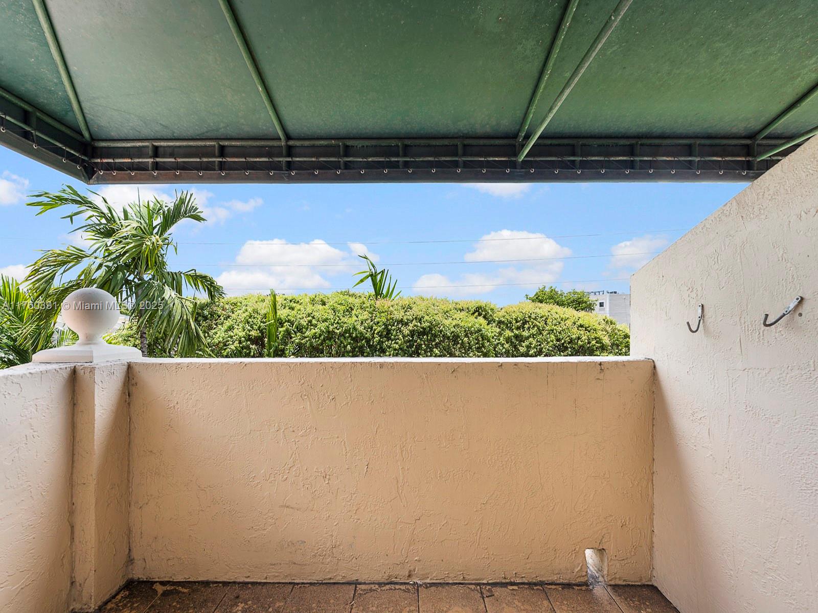 8585 NW 6th Ln # 208 Unit: 9-208
