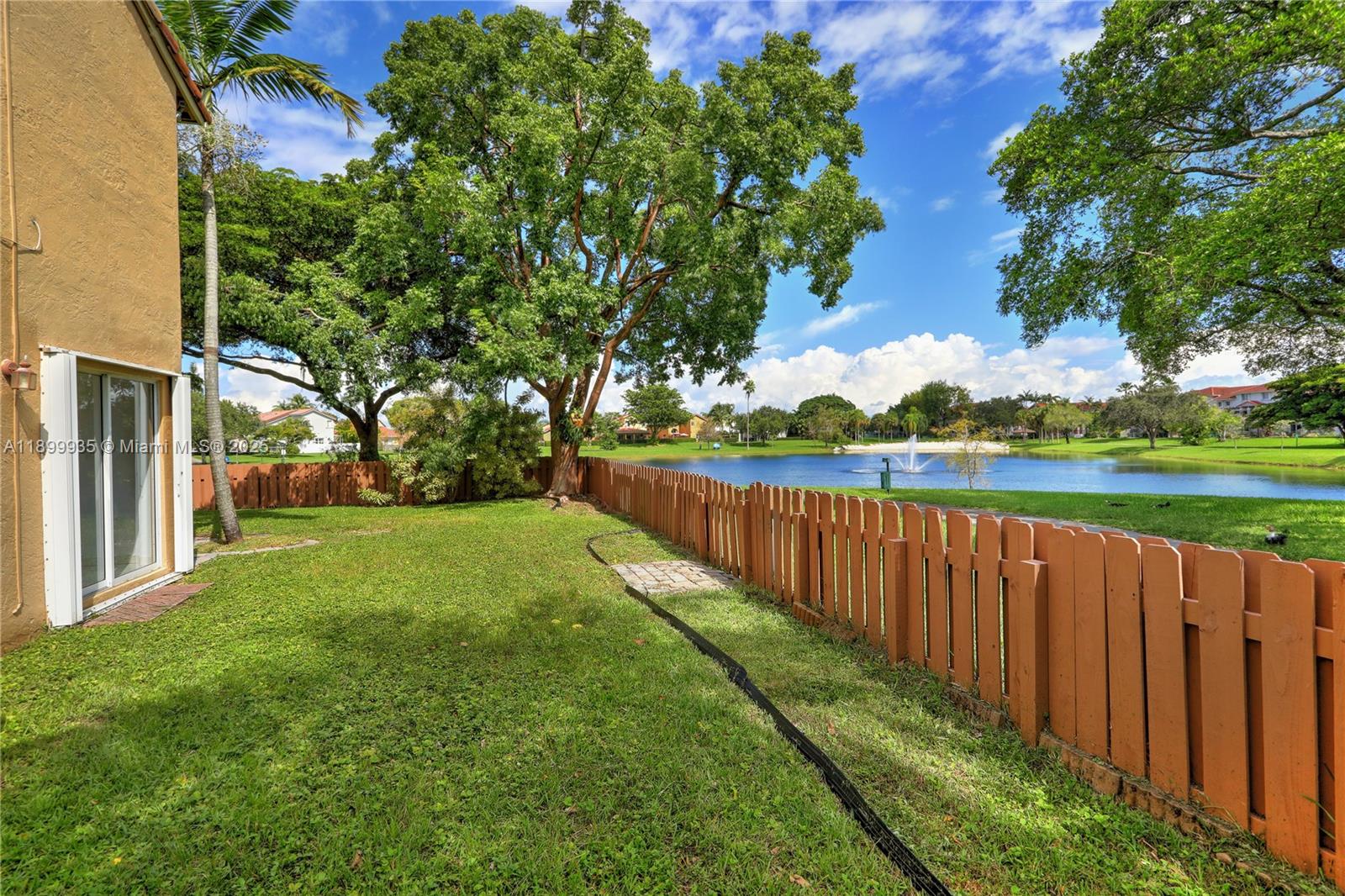 15576 SW 103rd St, Miami