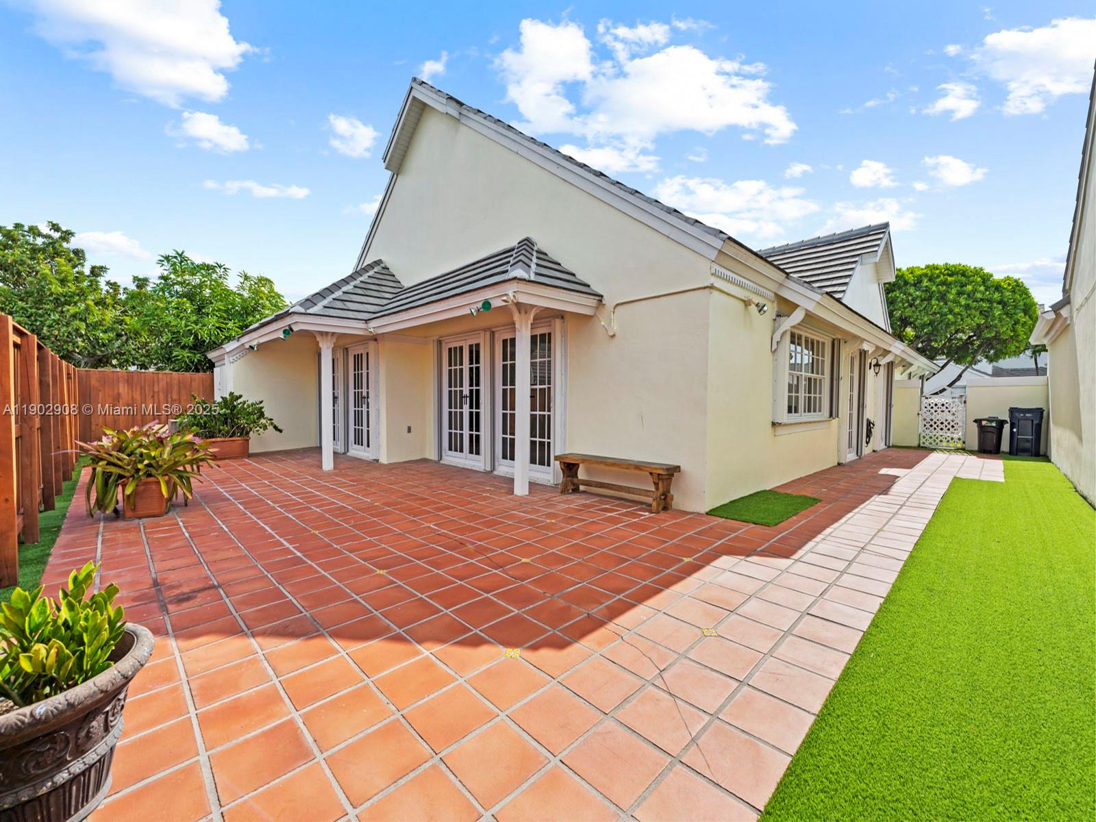 9947 NW 47th Ter, Doral