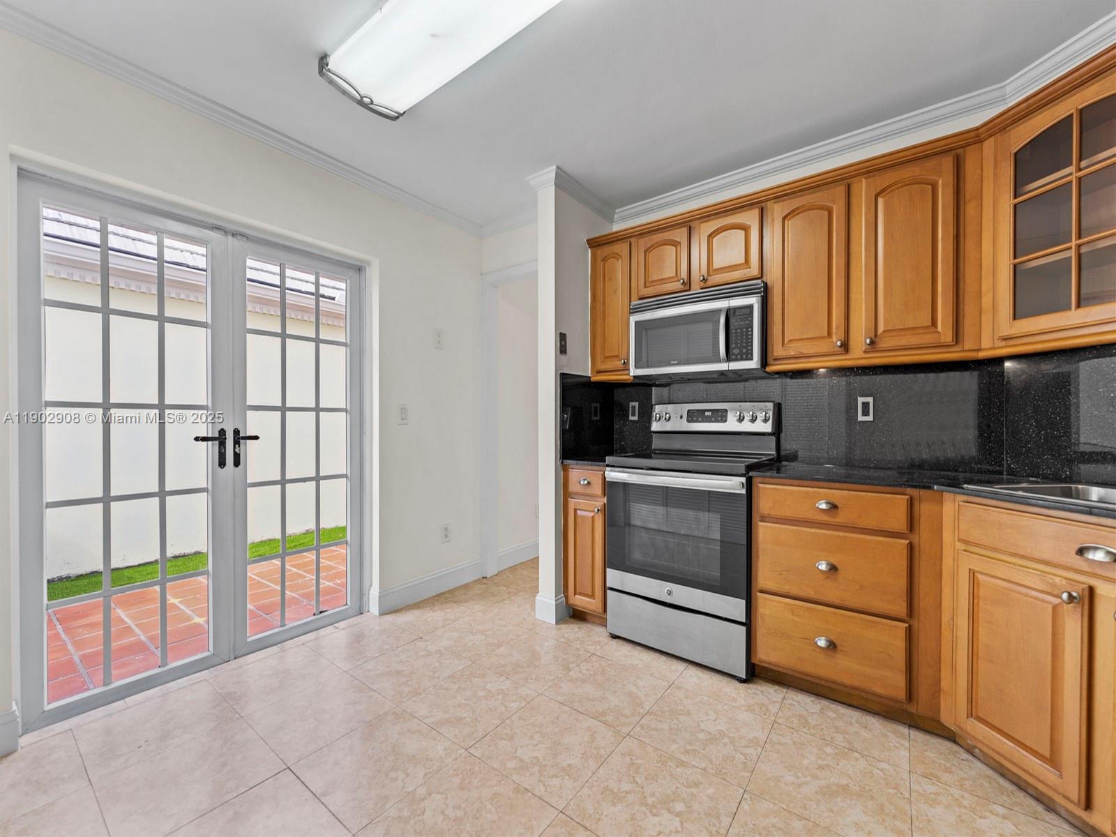 9947 NW 47th Ter, Doral