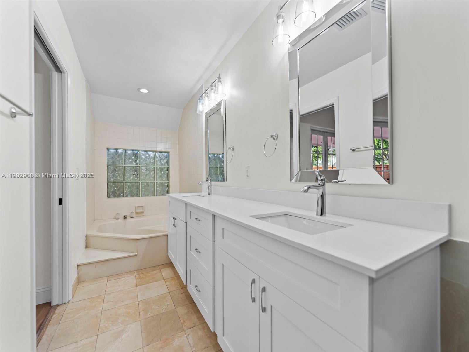 9947 NW 47th Ter, Doral