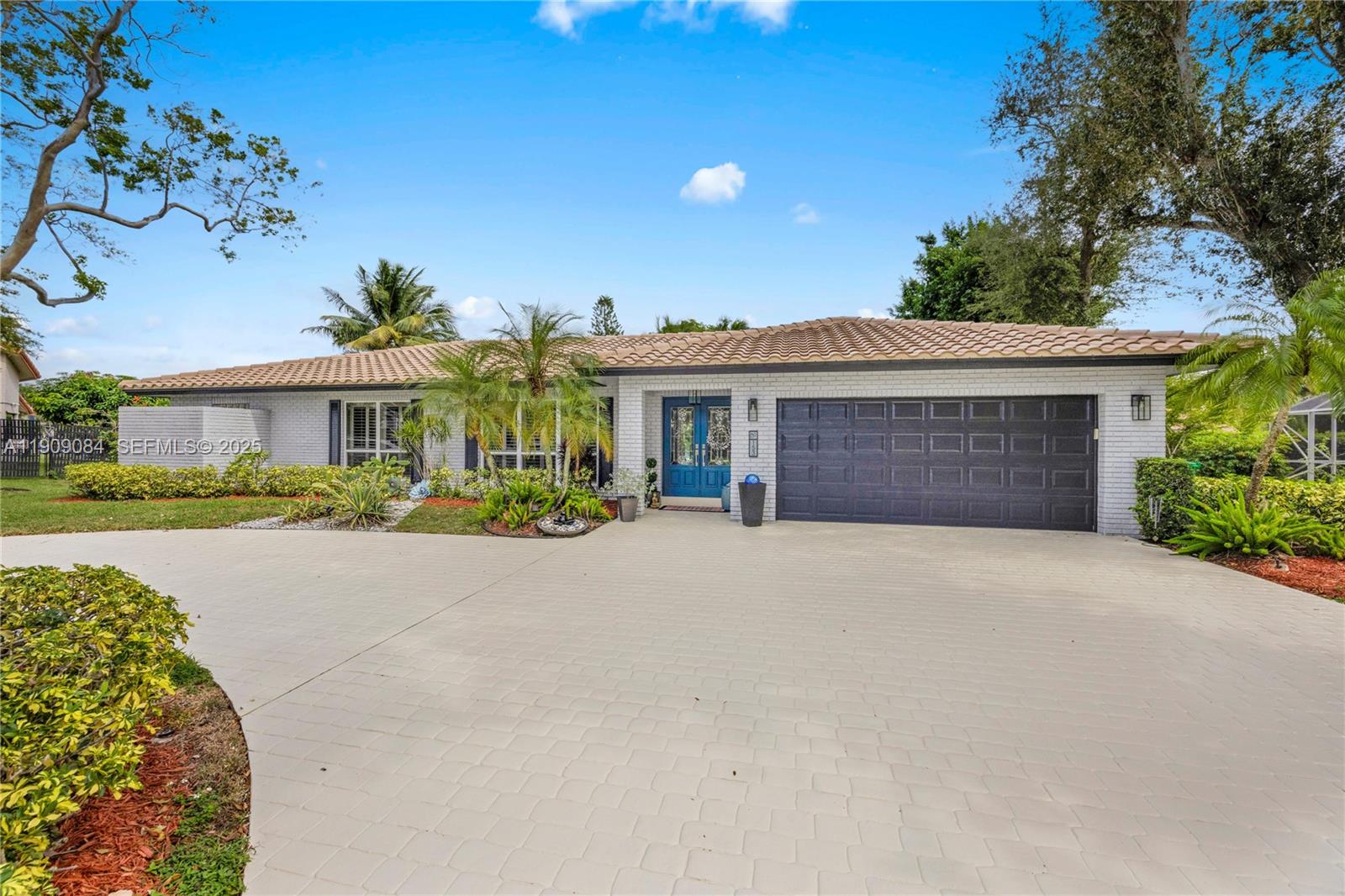 153 NW 114th Way