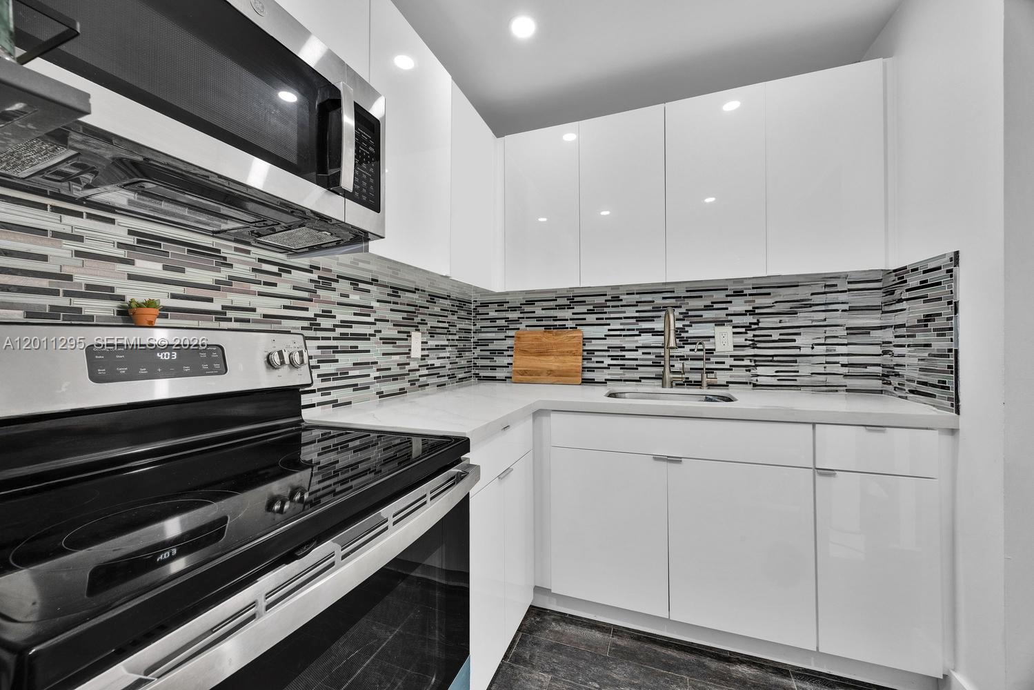 1051 SW 1st St # 401