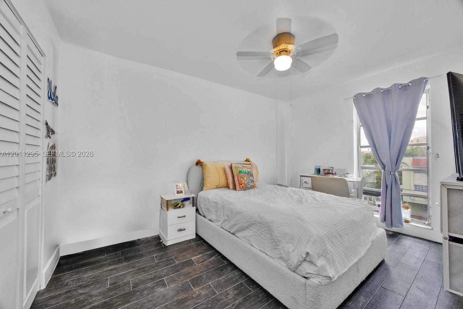 1051 SW 1st St # 401