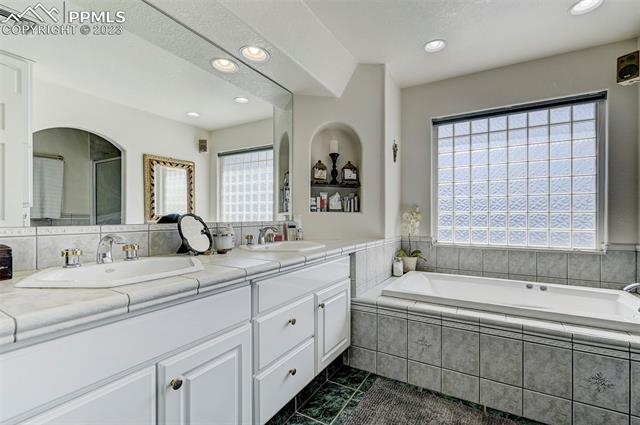 1421 W Carrizo Springs Lane