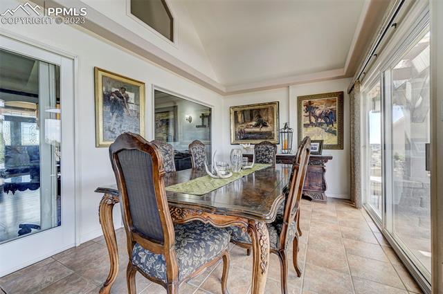 1421 W Carrizo Springs Lane