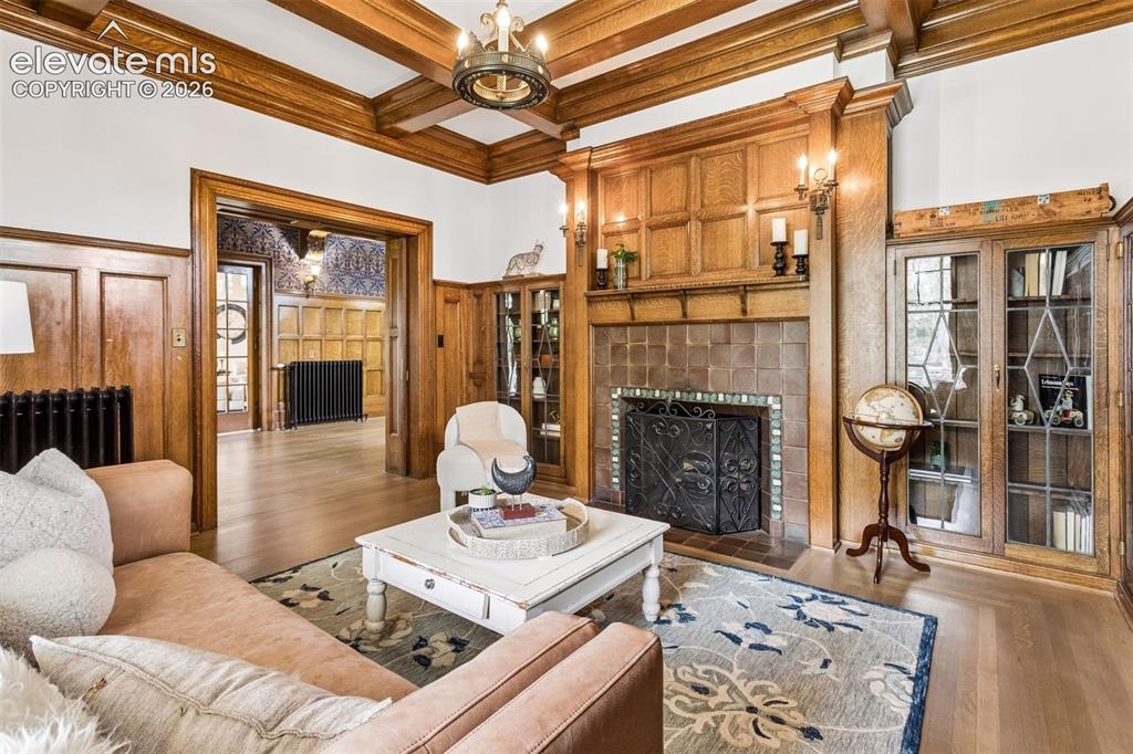 1600 Cascade Avenue
