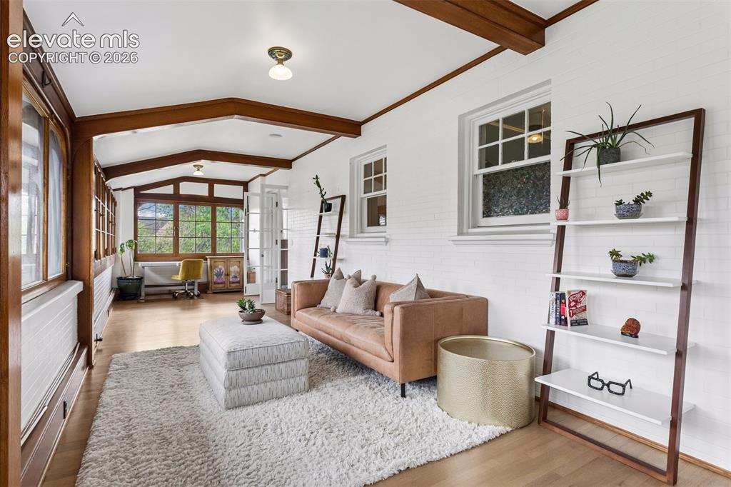 1600 Cascade Avenue