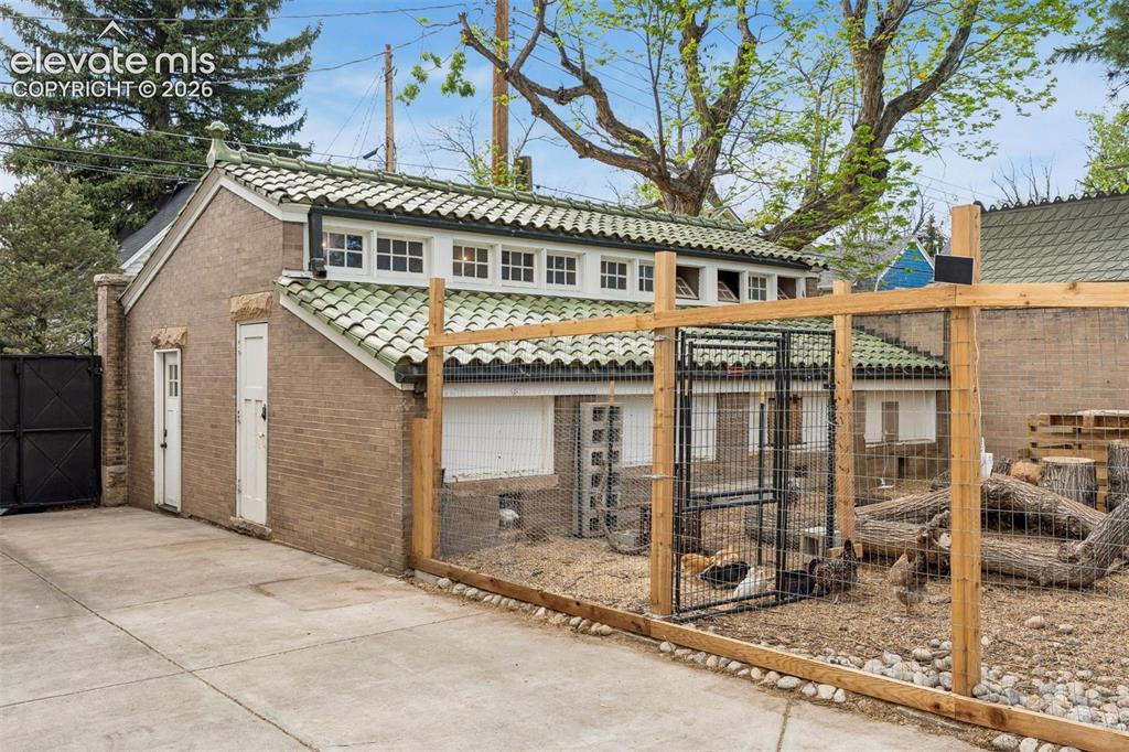 1600 Cascade Avenue
