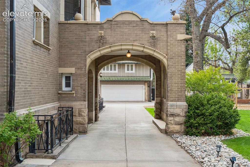 1600 Cascade Avenue