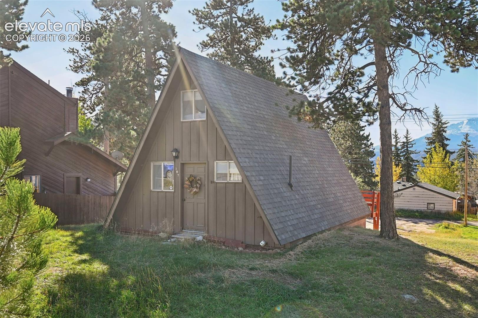 207 E Lake Avenue