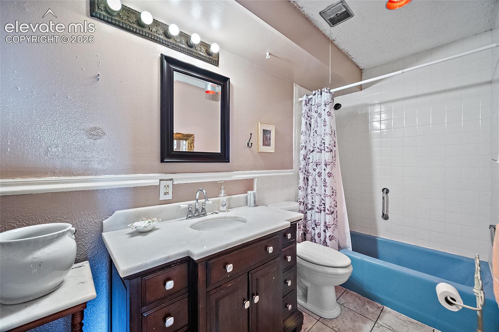 411 Lakewood Circle Unit: C1004
