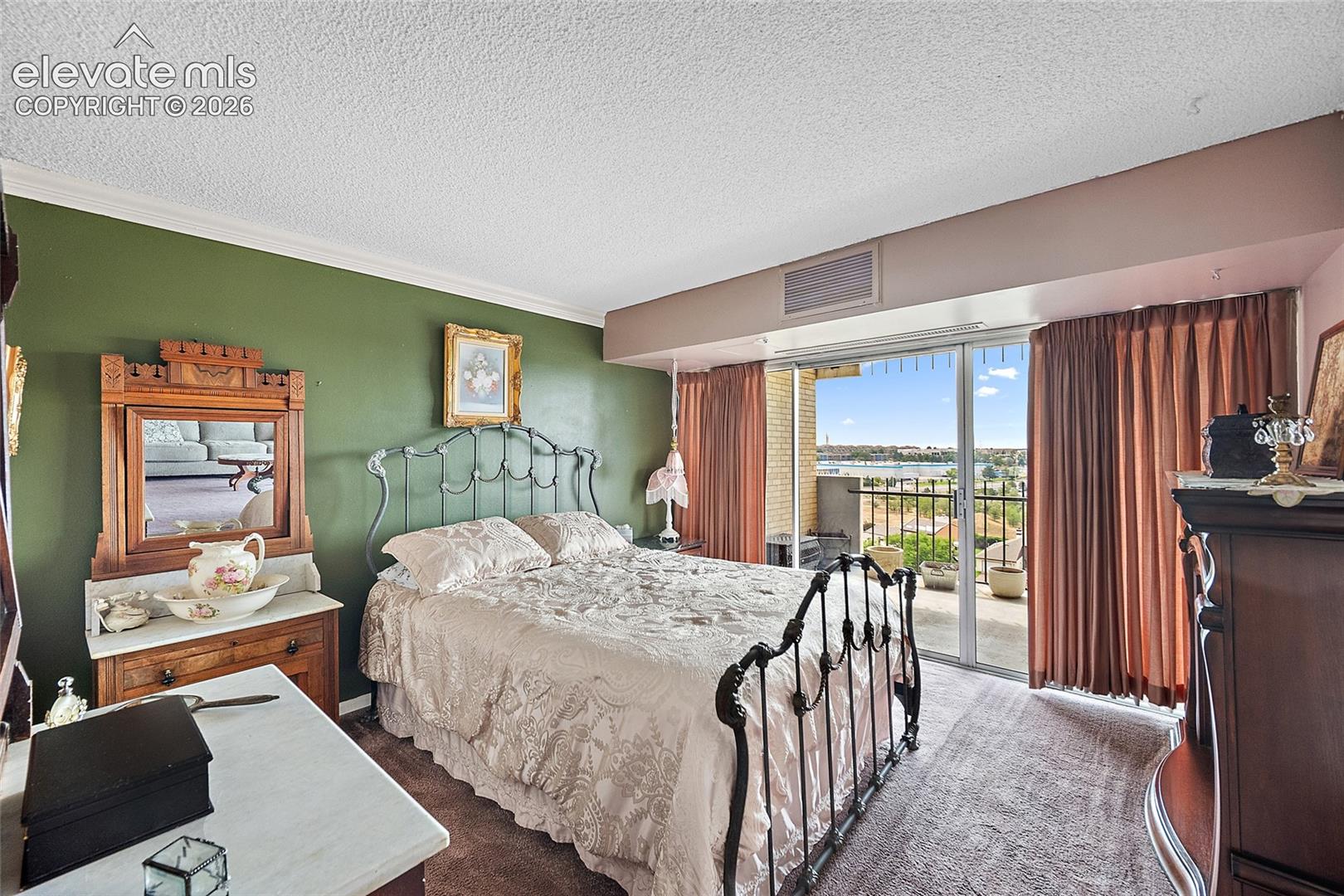 411 Lakewood Circle Unit: C1004