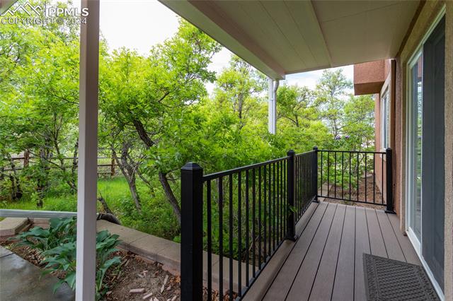 1077 W Glengary Place