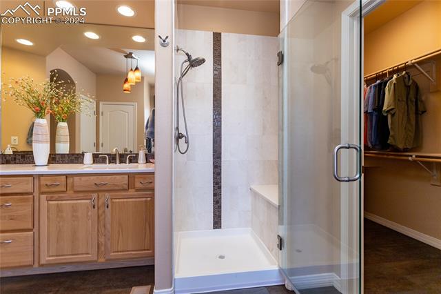 1077 W Glengary Place