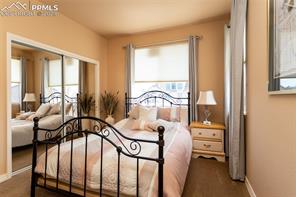 1077 W Glengary Place