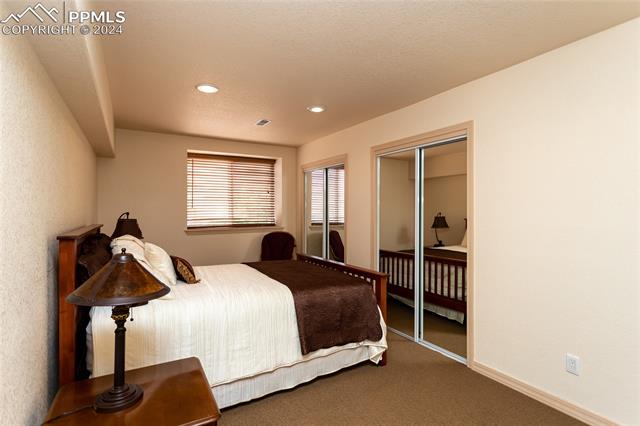 1077 W Glengary Place