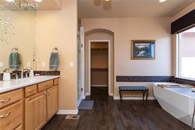 1077 W Glengary Place