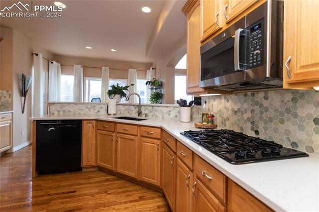 1077 W Glengary Place