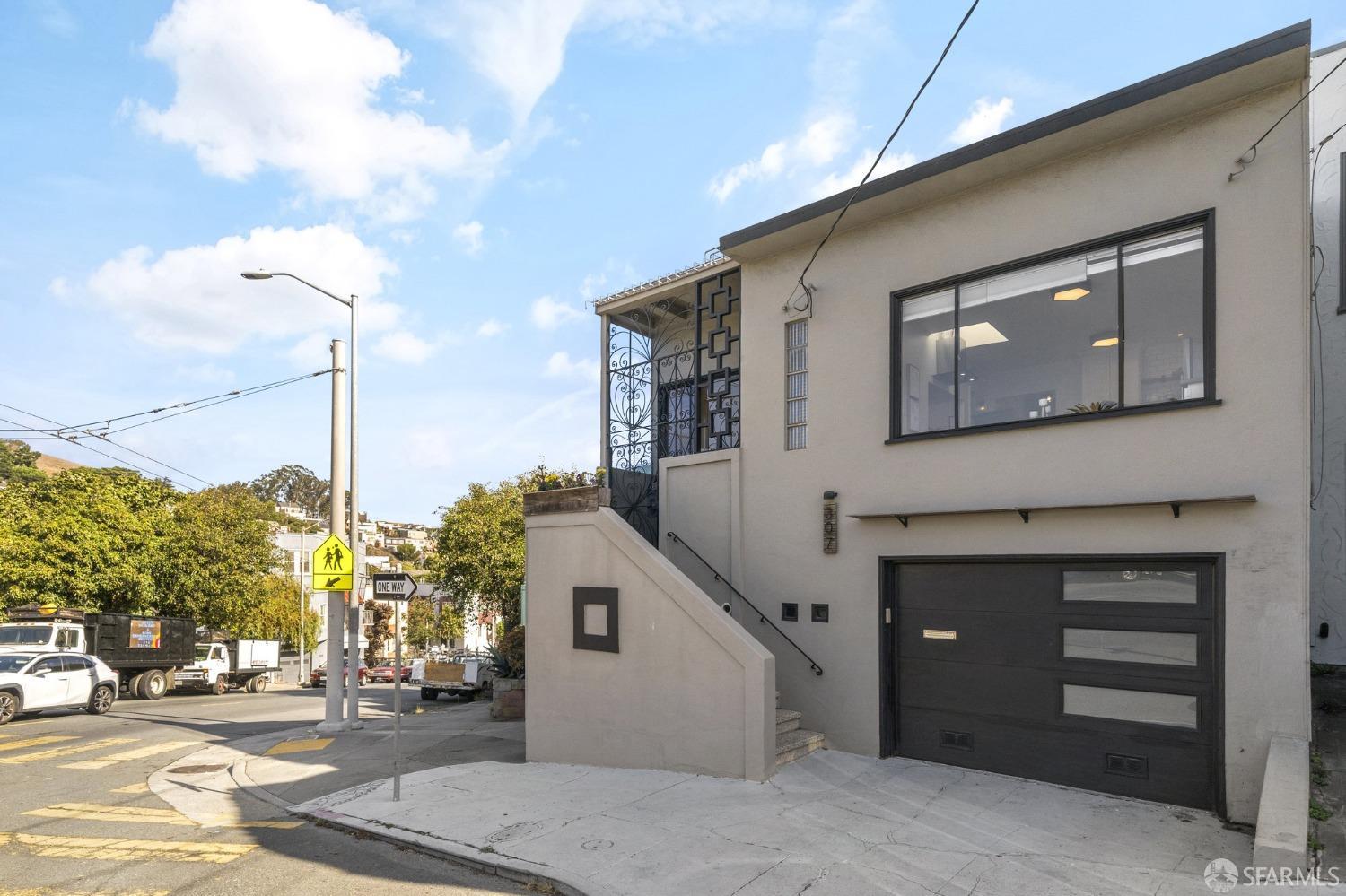 307 Banks Street