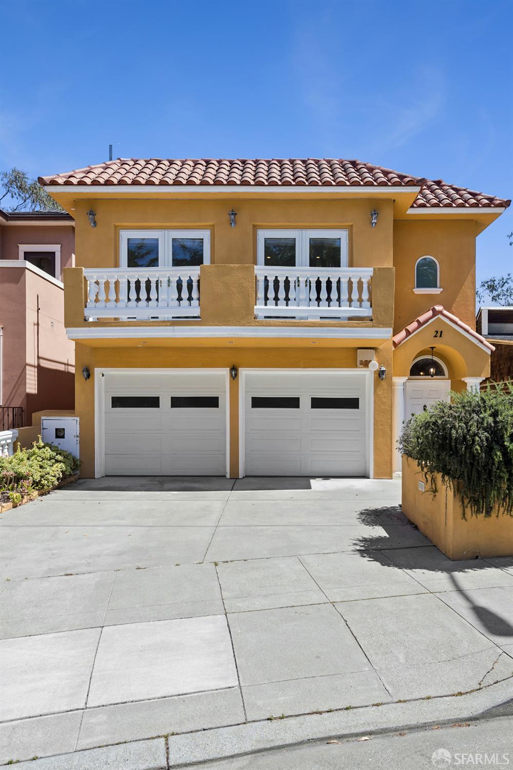 21 Castenada Avenue