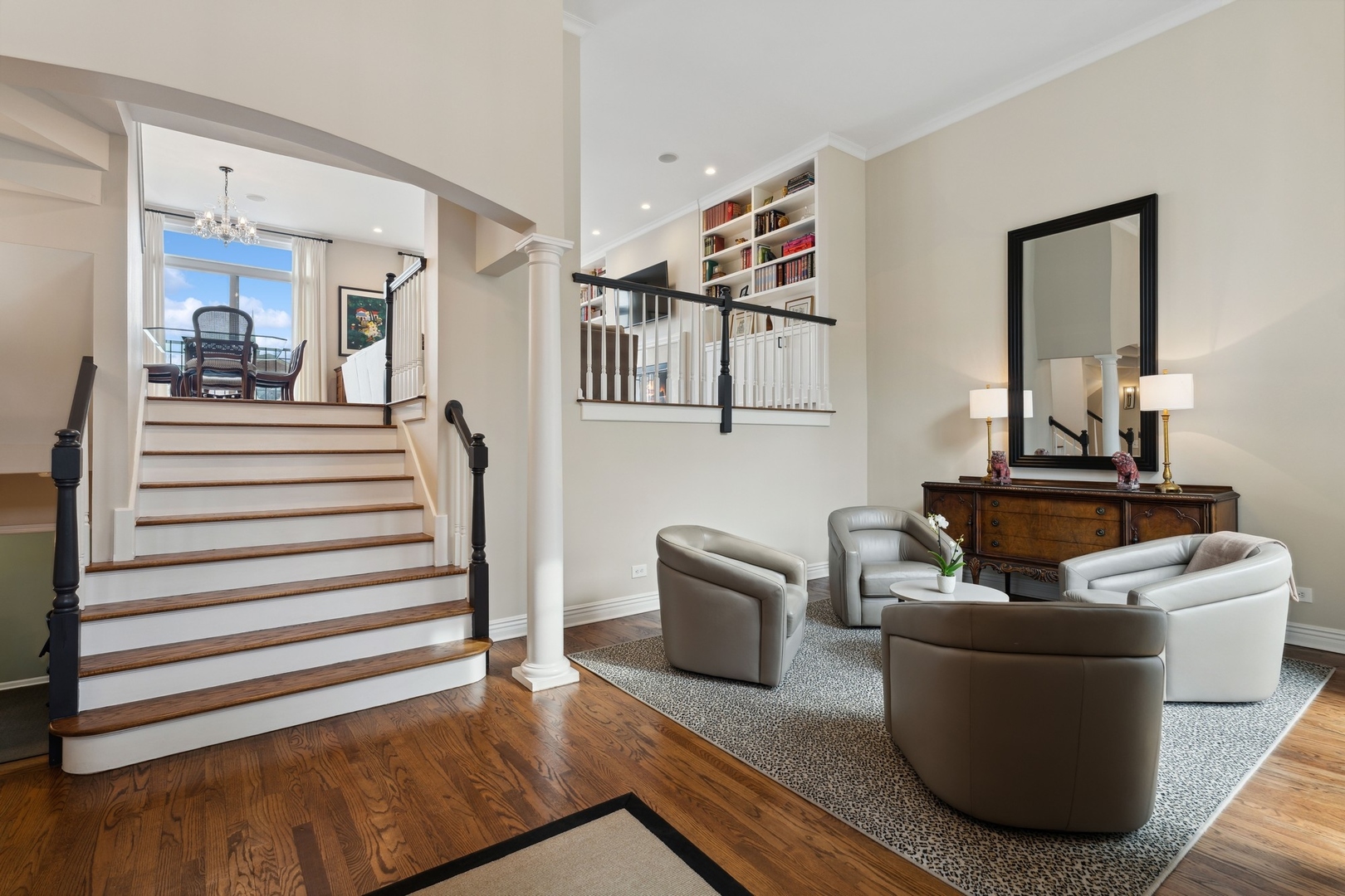 5230 S University Avenue Unit: H