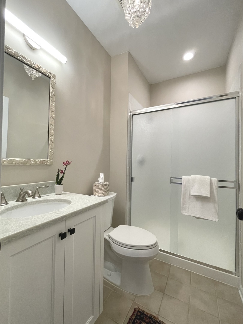5230 S University Avenue Unit: H