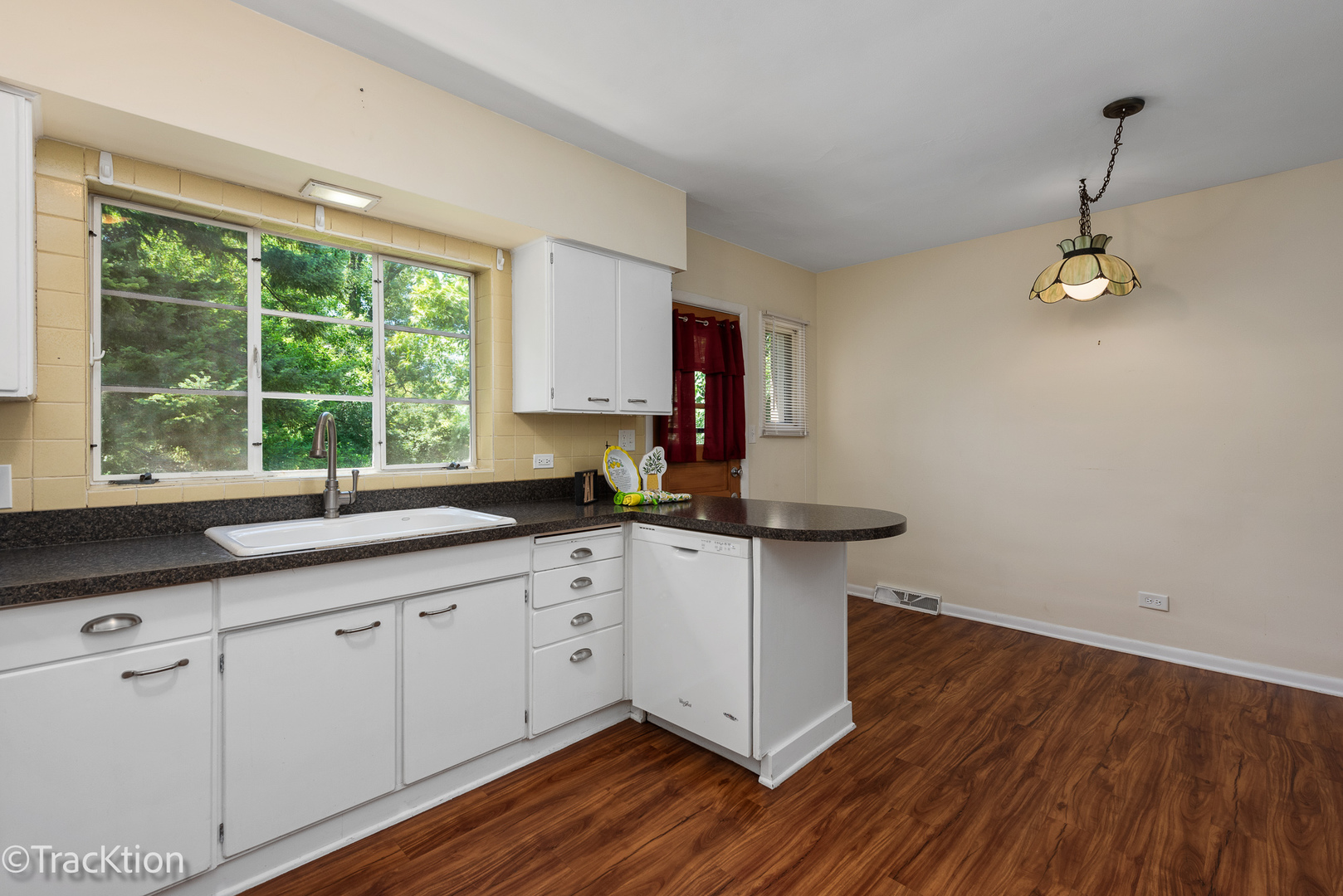 5532 Main Street