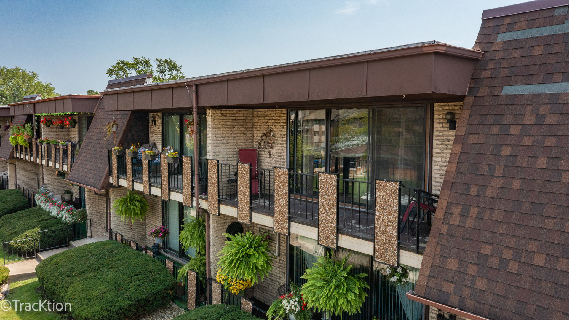 9105 S Roberts Road Unit: 1D