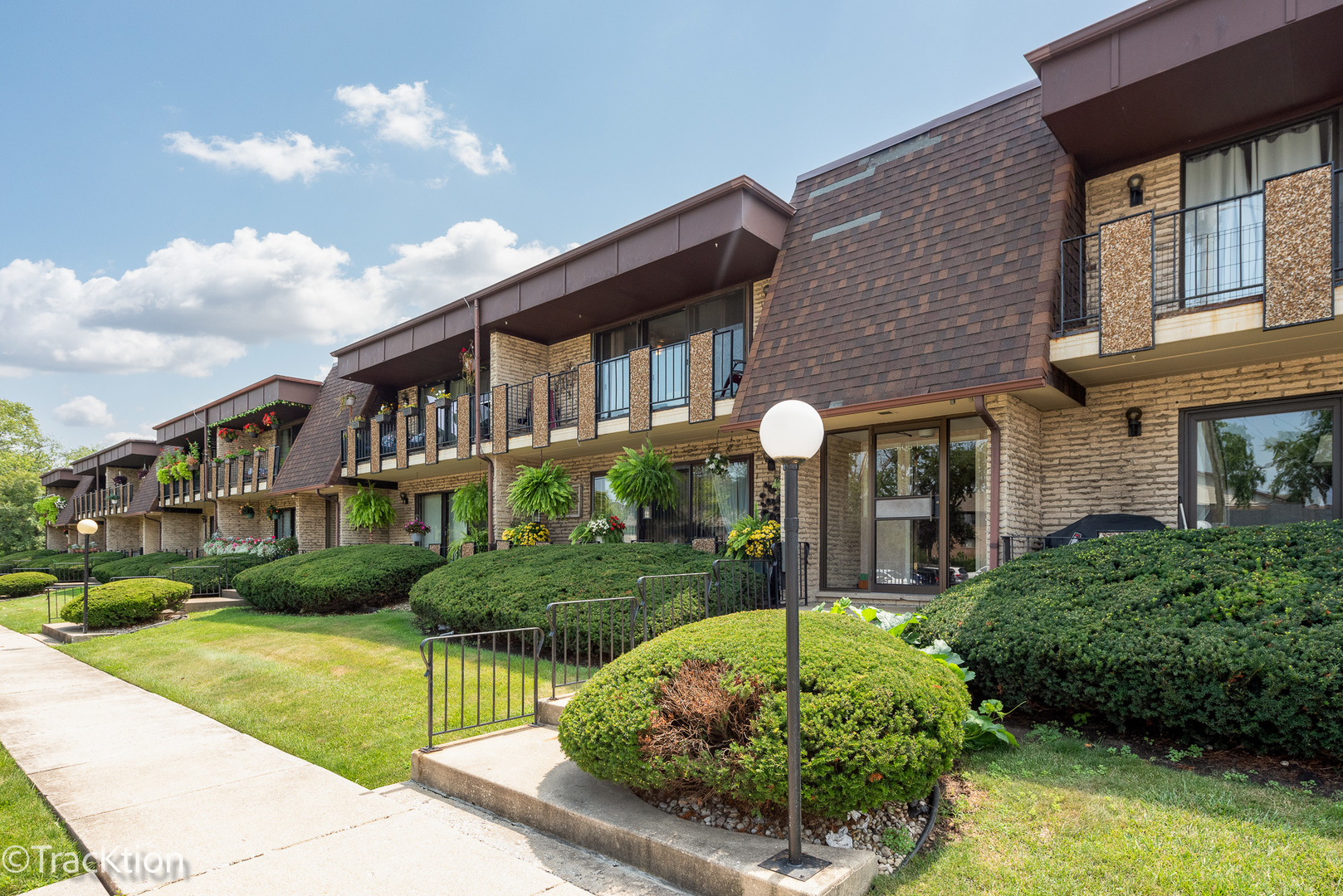 9105 S Roberts Road Unit: 1D