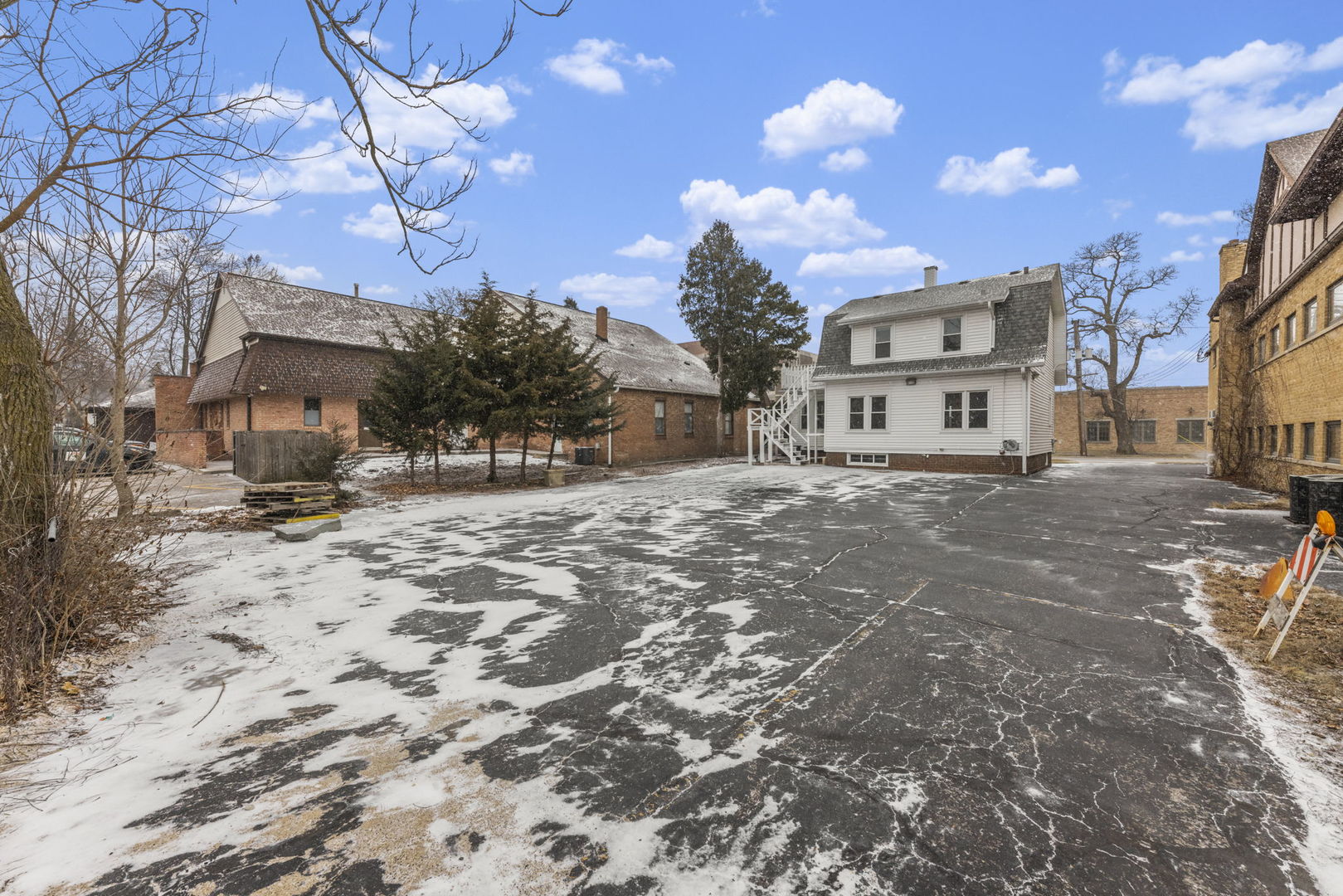 305 S Naperville Road