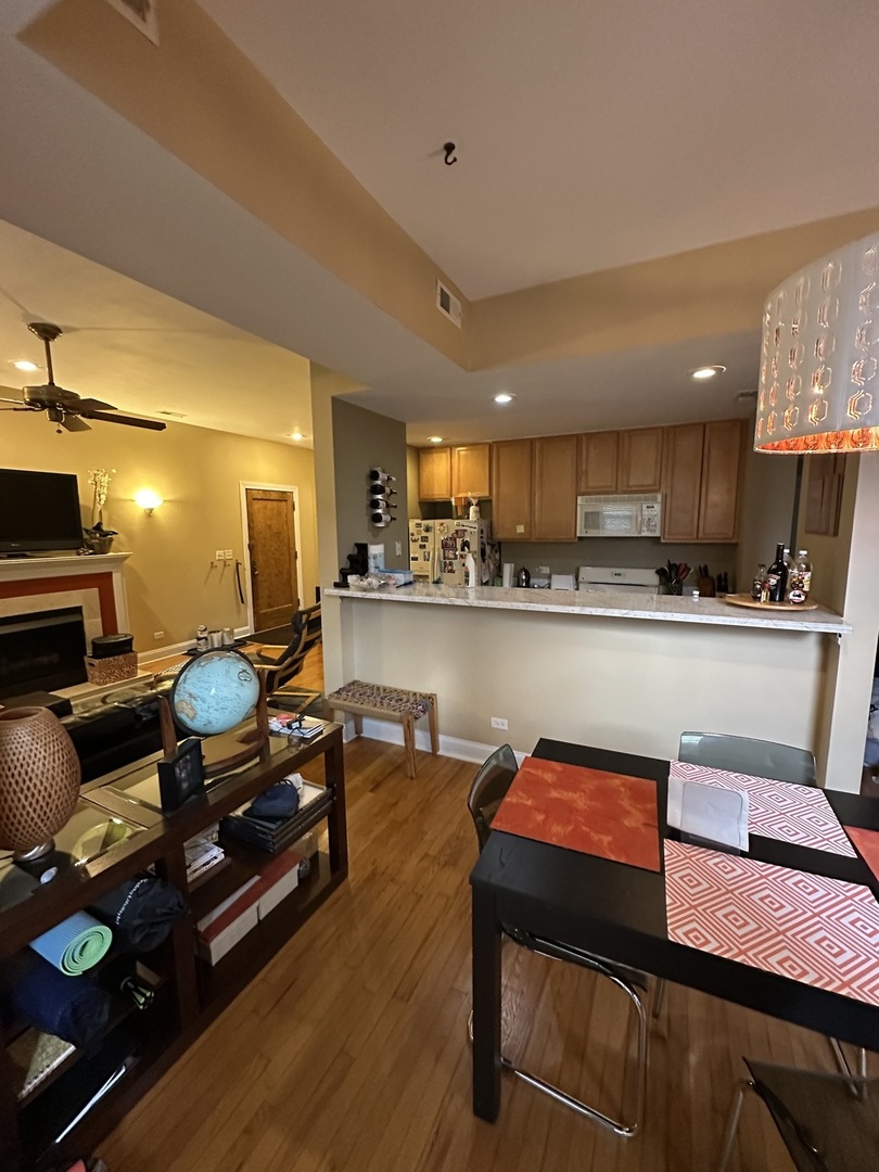 1506 W BIRCHWOOD Avenue Unit: 2