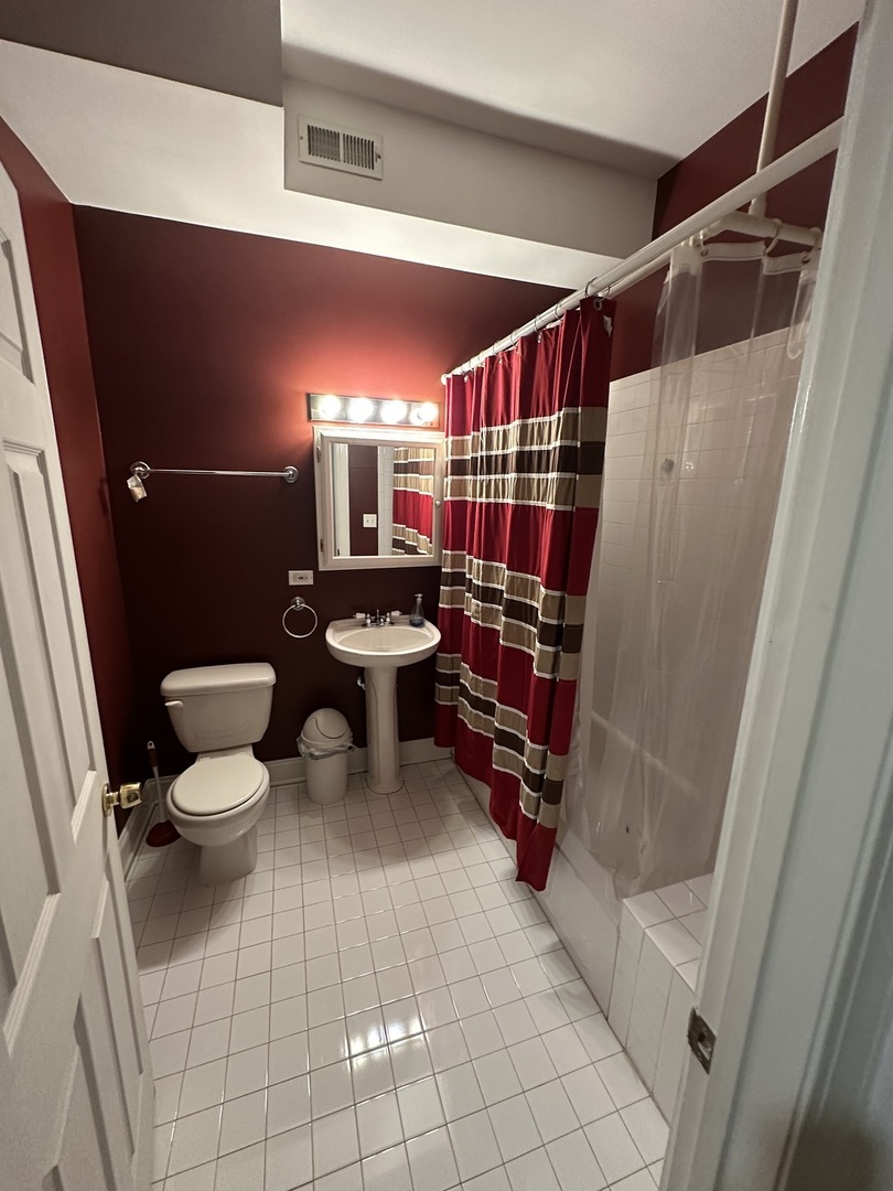 1506 W BIRCHWOOD Avenue Unit: 2