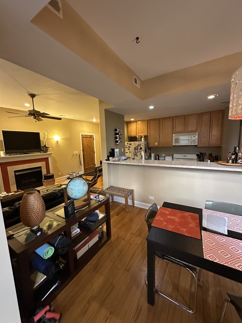1506 W BIRCHWOOD Avenue Unit: 2