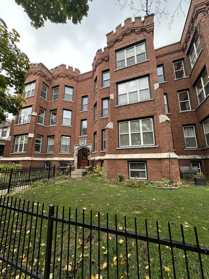 1506 W BIRCHWOOD Avenue Unit: 2