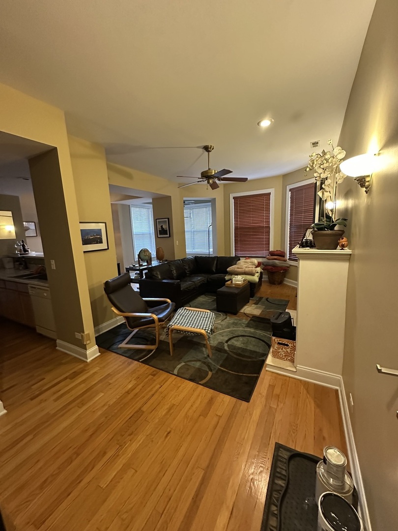 1506 W BIRCHWOOD Avenue Unit: 2