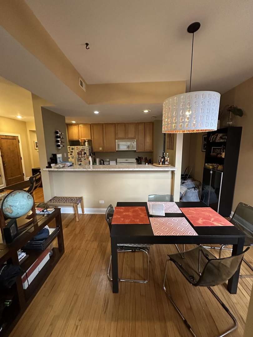 1506 W BIRCHWOOD Avenue Unit: 2
