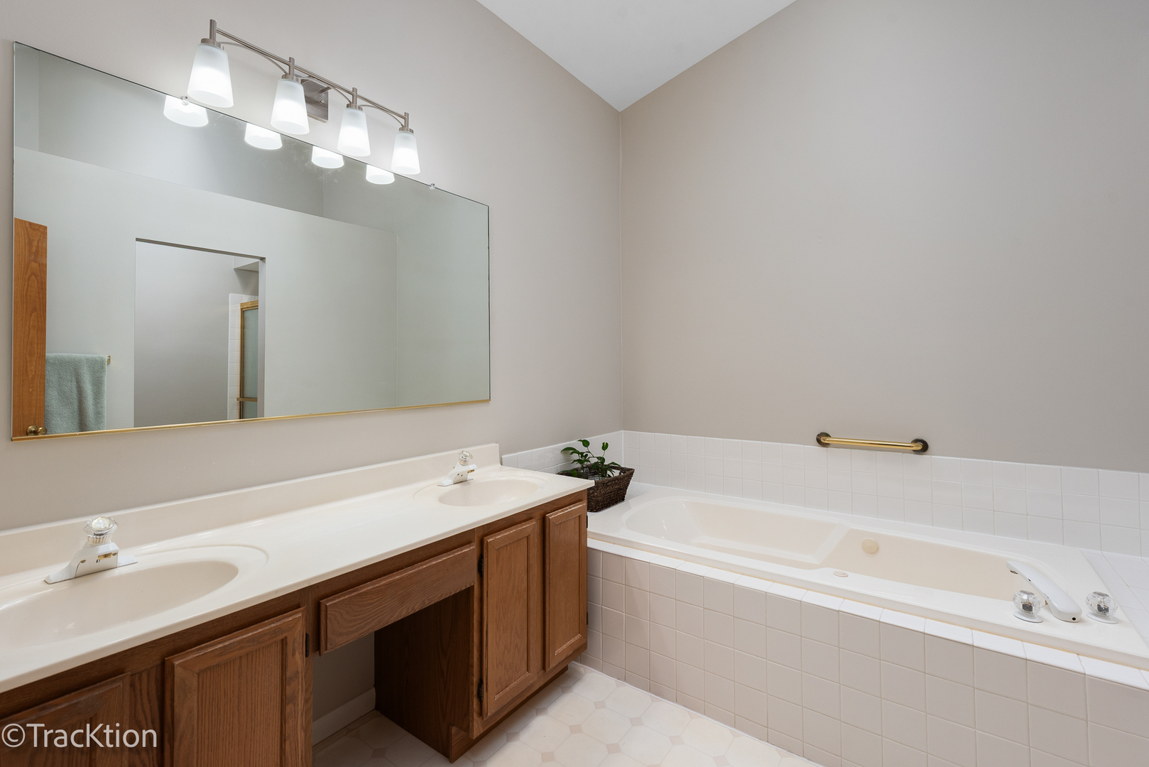 27W220 Chelsea Circle