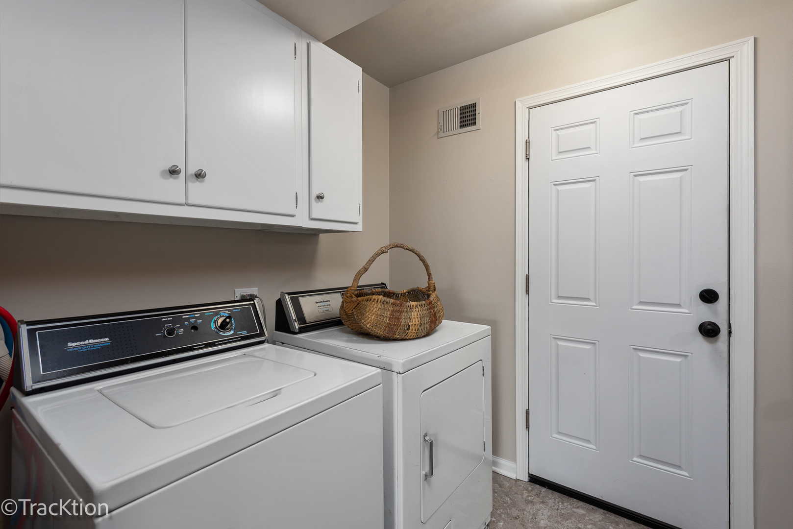 27W220 Chelsea Circle