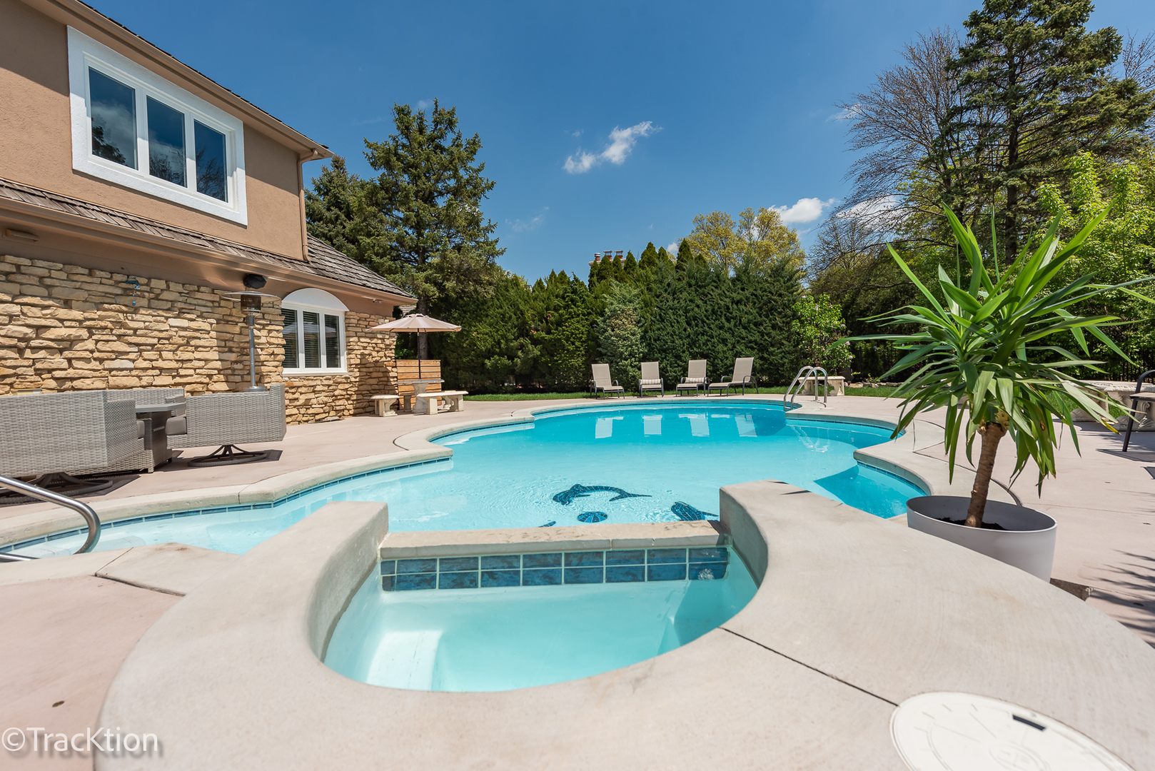 609 Ridgewood Court